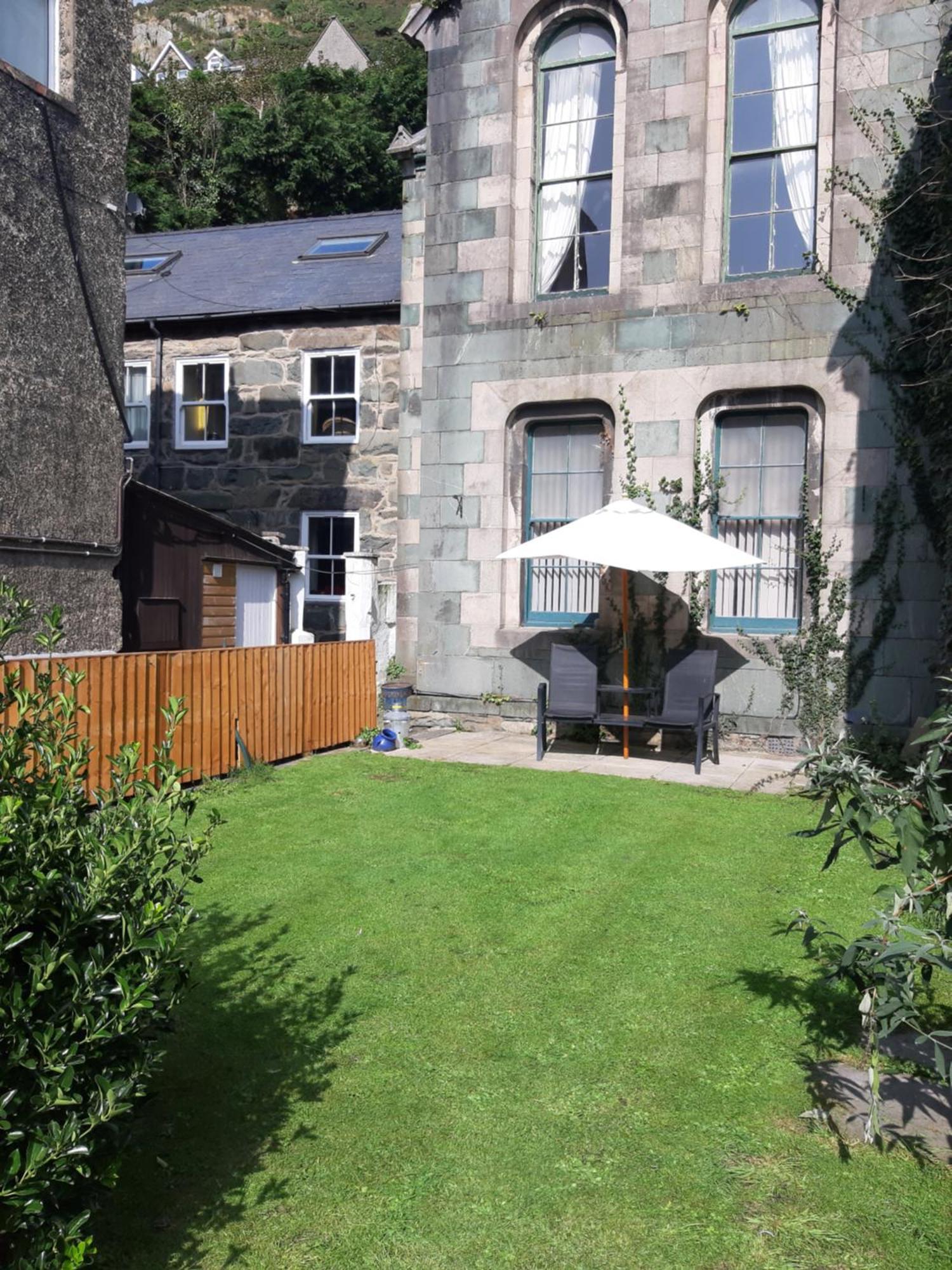 Ground Floor Barmouth Centre Apartment With Garden 外观 照片